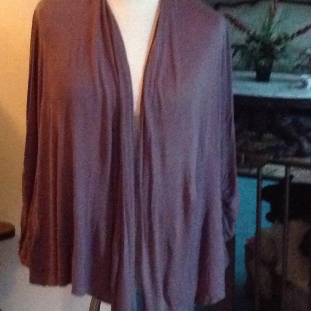 Woman's size 1X, long sleeved gray, 100% rayon top
